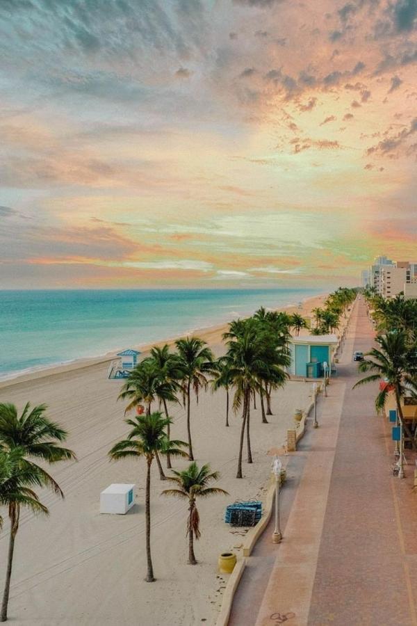 Christmas Retreat Walk To Dania Beach Pool Buitenkant foto